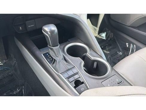 Used 2021 Toyota Camry XLE w/ Cold Weather Package FWD image 31