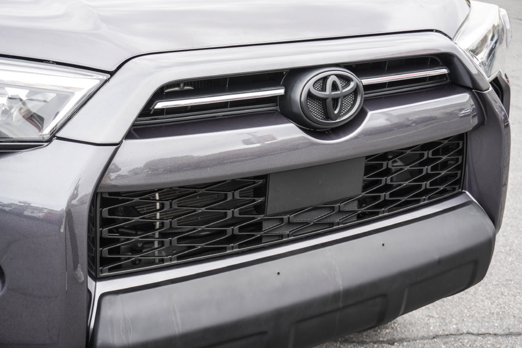Used 2021 Toyota 4Runner Venture w/ Moonroof Package AWD/4WD image 18