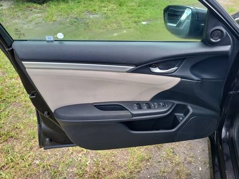 Used 2018 Honda Civic EX image 13