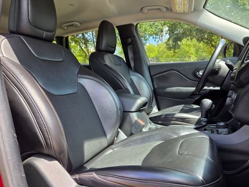 Used 2020 Jeep Cherokee Latitude Plus AWD/4WD image 26