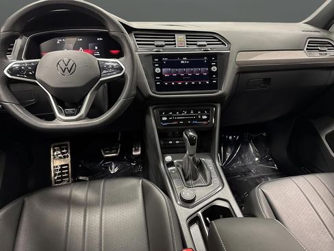 Used 2024 Volkswagen Tiguan SE R-Line image 5