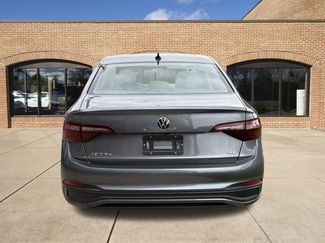 Used 2024 Volkswagen Jetta SE FWD video 4