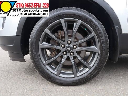 Used 2018 Ford Explorer XLT w/ Equipment Group 202A AWD/4WD image 26