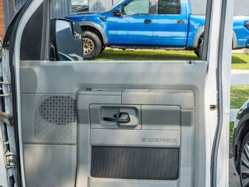 Used 2014 Ford E-350 and Econoline 350 XLT image 33