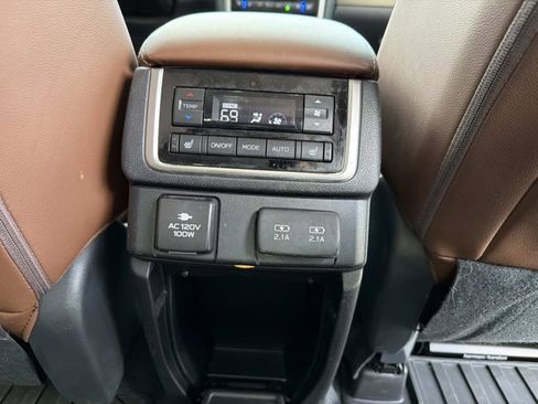 Used 2022 Subaru Ascent Touring AWD/4WD image 22