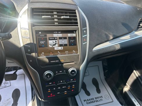 Used 2018 Lincoln MKC Premiere image 25