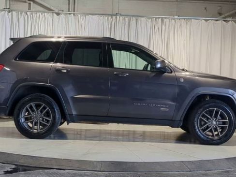 Used 2016 Jeep Grand Cherokee Laredo 75th Anniversary image 11