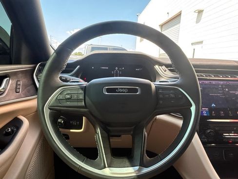 Used 2025 Jeep Grand Cherokee L Limited RWD image 18