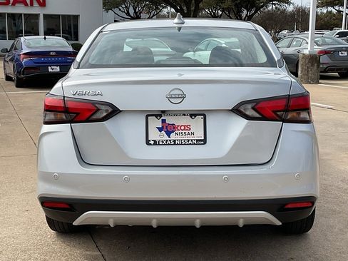 Used 2025 Nissan Versa SV image 6