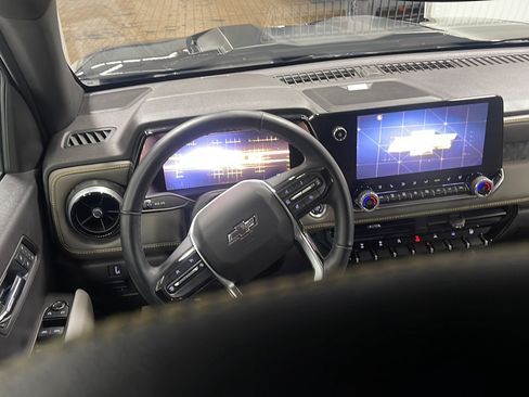 Used 2025 Chevrolet Colorado ZR2 w/ Technology Package AWD/4WD image 3