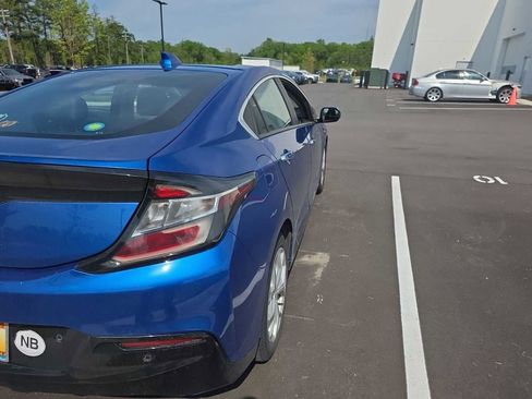 Used 2016 Chevrolet Volt Premier w/ Driver Confidence Package FWD image 15