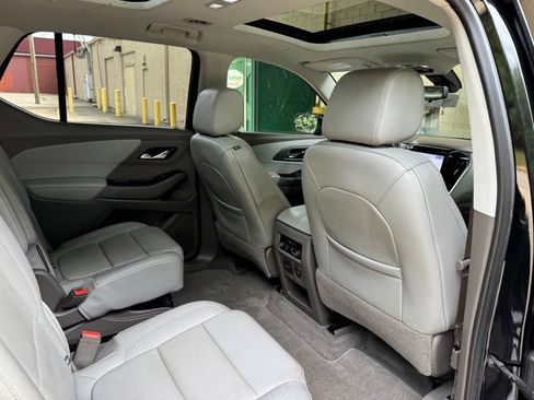 Used 2020 Chevrolet Traverse Premier FWD image 32
