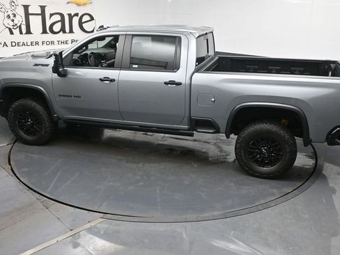 Used 2024 Chevrolet Silverado 2500 ZR2 w/ Technology Package image 41