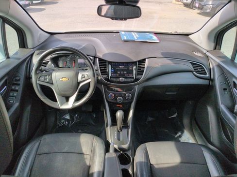 Used 2020 Chevrolet Trax LT w/ LT Convenience Package image 16
