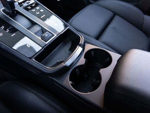 Certified 2026 Porsche Macan image 18