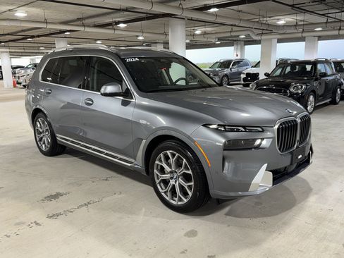 Used 2024 BMW X7 xDrive40i image 2