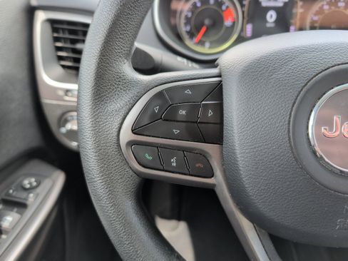 Used 2020 Jeep Cherokee Latitude FWD image 20