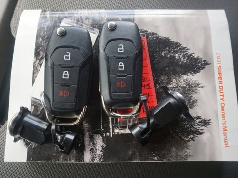 Used 2021 Ford F250 XLT image 32