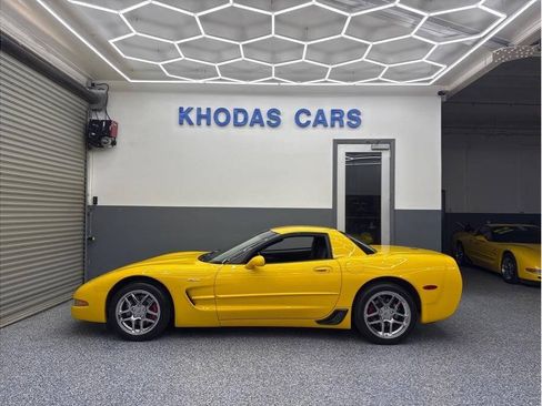 Used 2002 Chevrolet Corvette Z06 w/ Memory Pkg RWD image 1