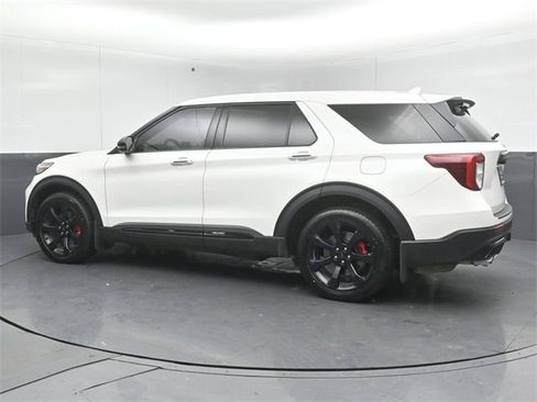 Certified 2022 Ford Explorer ST w/ ST Street Pack image 5