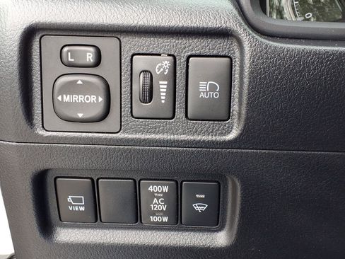 Used 2024 Toyota 4Runner Limited AWD/4WD image 28