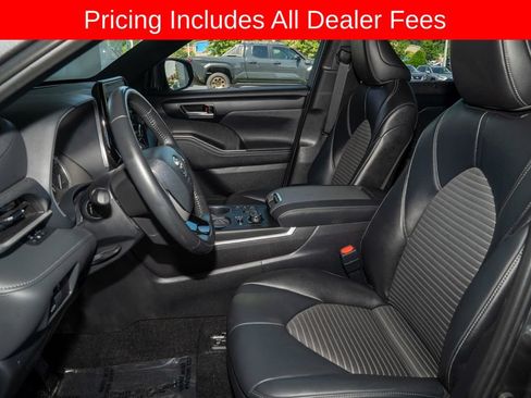 Used 2024 Toyota Highlander XSE AWD/4WD image 11