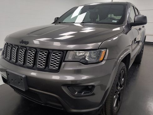 Used 2019 Jeep Grand Cherokee Altitude AWD/4WD image 15