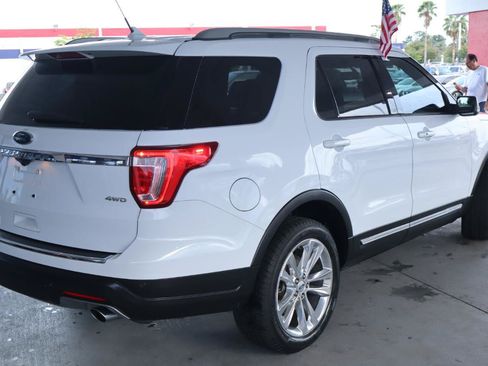Used 2018 Ford Explorer XLT w/ Equipment Group 202A AWD/4WD image 4