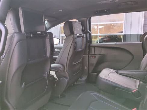 New 2026 Chrysler Pacifica Select image 19