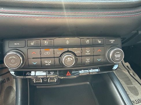 Used 2024 Dodge Durango GT AWD/4WD image 25