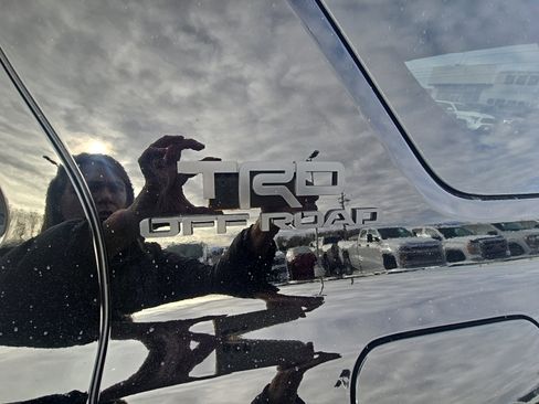 New 2025 Toyota 4Runner TRD Off-Road Premium image 11