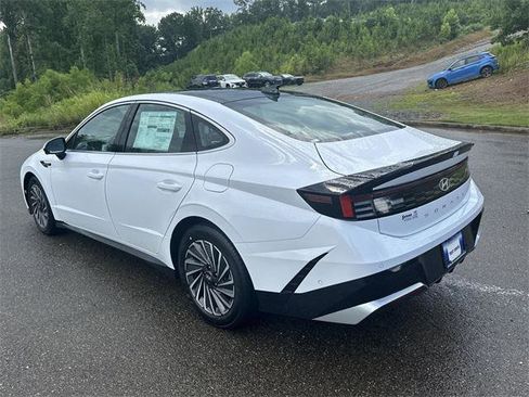 New 2025 Hyundai Sonata Limited image 3
