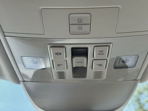 New 2025 Volkswagen Taos SE AWD/4WD image 32