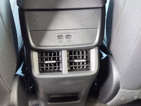 Used 2026 Chevrolet Equinox LT FWD image 30