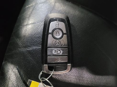 Used 2019 Ford Edge Titanium AWD/4WD image 32