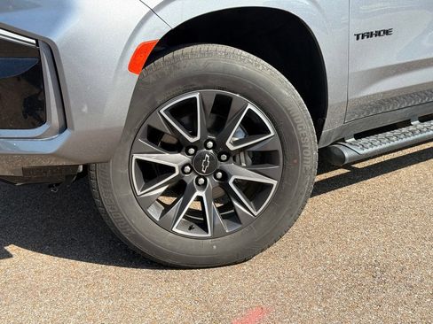 Used 2021 Chevrolet Tahoe Z71 w/ Z71 Off-Road Package AWD/4WD image 18