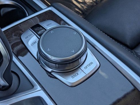 Used 2019 BMW 750i xDrive image 27