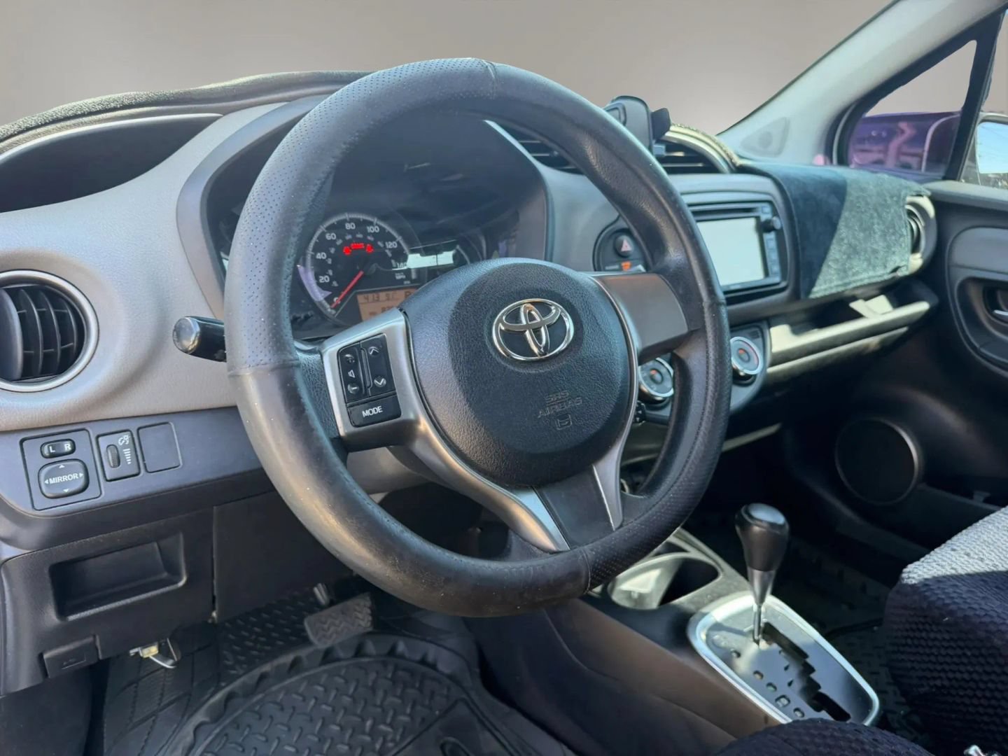 Used 2015 Toyota Yaris LE FWD image 11