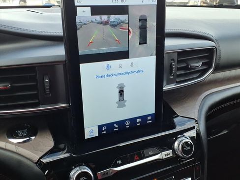 Certified 2023 Ford Explorer Platinum w/ Technology Package image 28