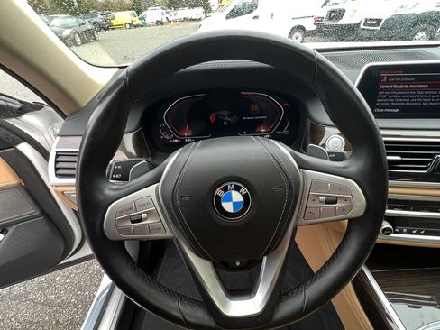 Used 2022 BMW 740i image 14