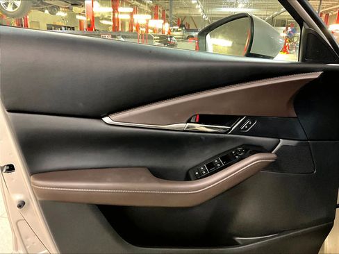 Used 2023 MAZDA CX-30 AWD 2.5 S w/ Premium Package image 9