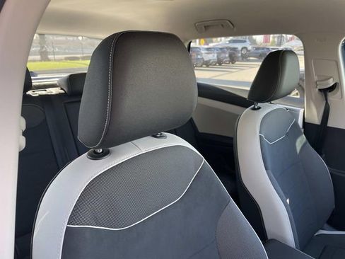 New 2026 Volkswagen Taos SE image 27