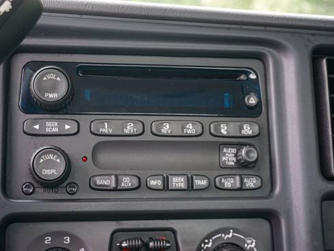 Used 2004 Chevrolet Silverado 2500 LS AWD/4WD image 44