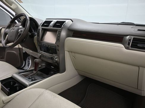 Used 2014 Lexus GX 460 image 24