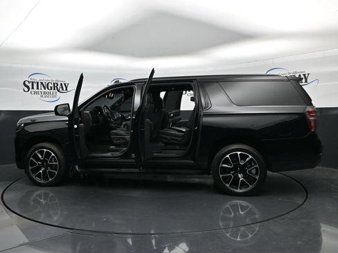 Used 2024 Chevrolet Suburban RST w/ Luxury Package RWD image 37