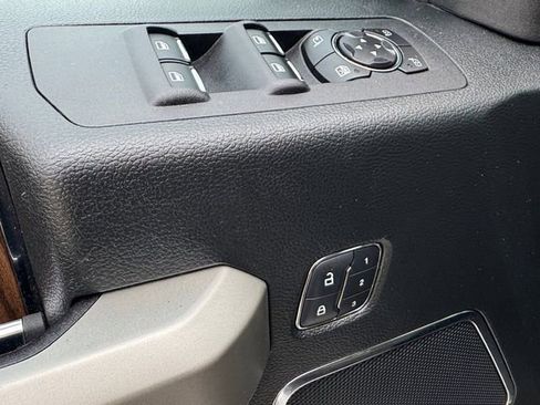 Used 2016 Ford F150 Lariat image 5