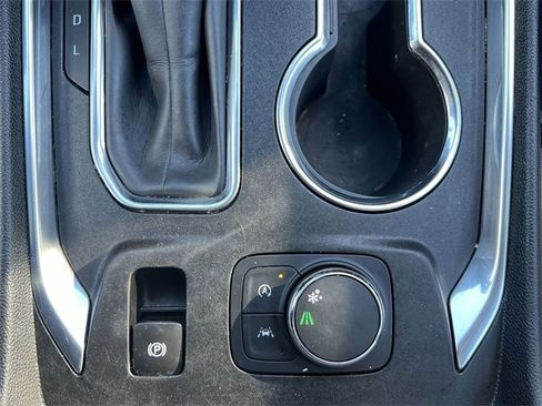 Used 2023 Chevrolet Traverse LS image 15