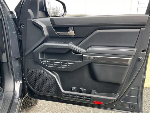 Used 2025 Toyota Tacoma TRD Off-Road image 28