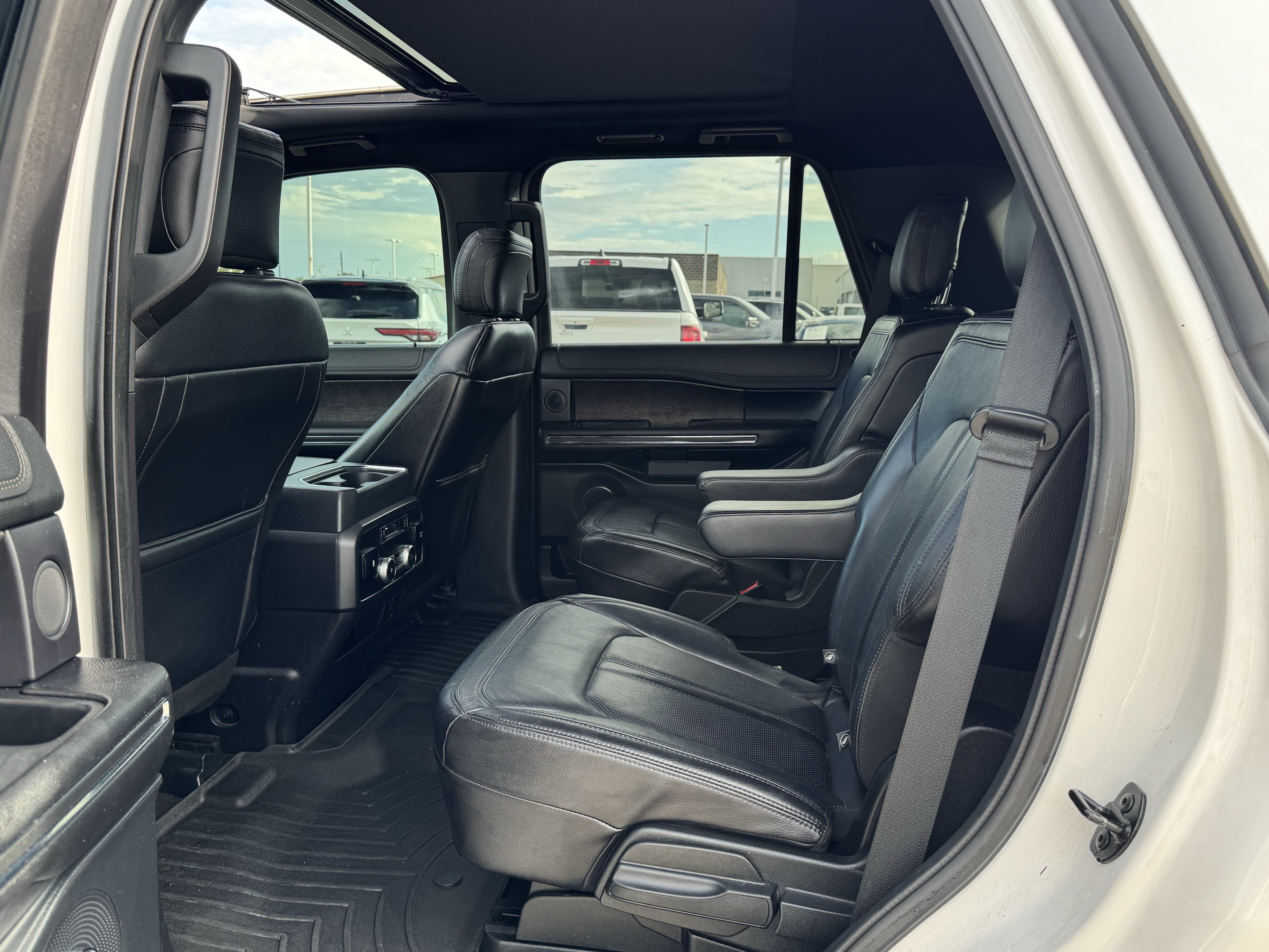 Used 2019 Ford Expedition Limited w/ Equipment Group 302A RWD image 19