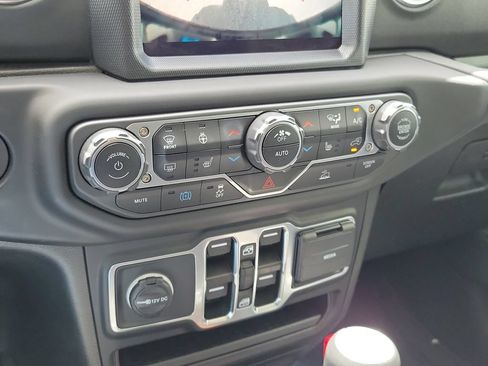 Used 2023 Jeep Wrangler Unlimited Sahara w/ Cold Weather Group AWD/4WD image 26